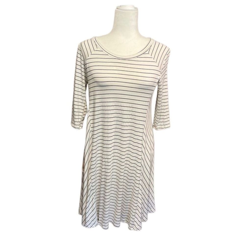Lush black and white striped 1/2 sleeve swing dress - M